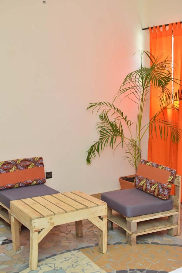 Akwa Guesthouse Котону Экстерьер фото