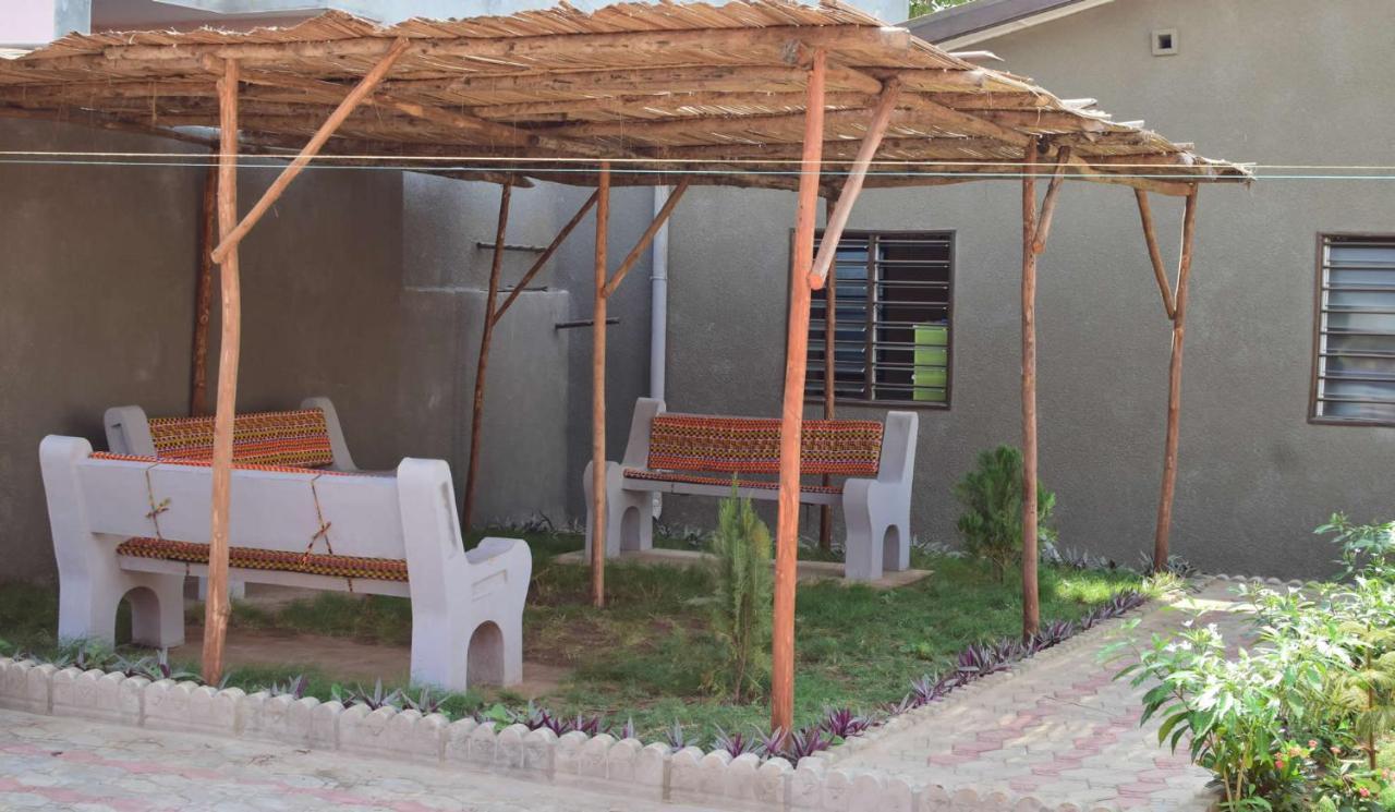 Akwa Guesthouse Котону Экстерьер фото