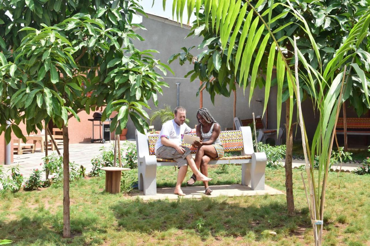 Akwa Guesthouse Котону Экстерьер фото