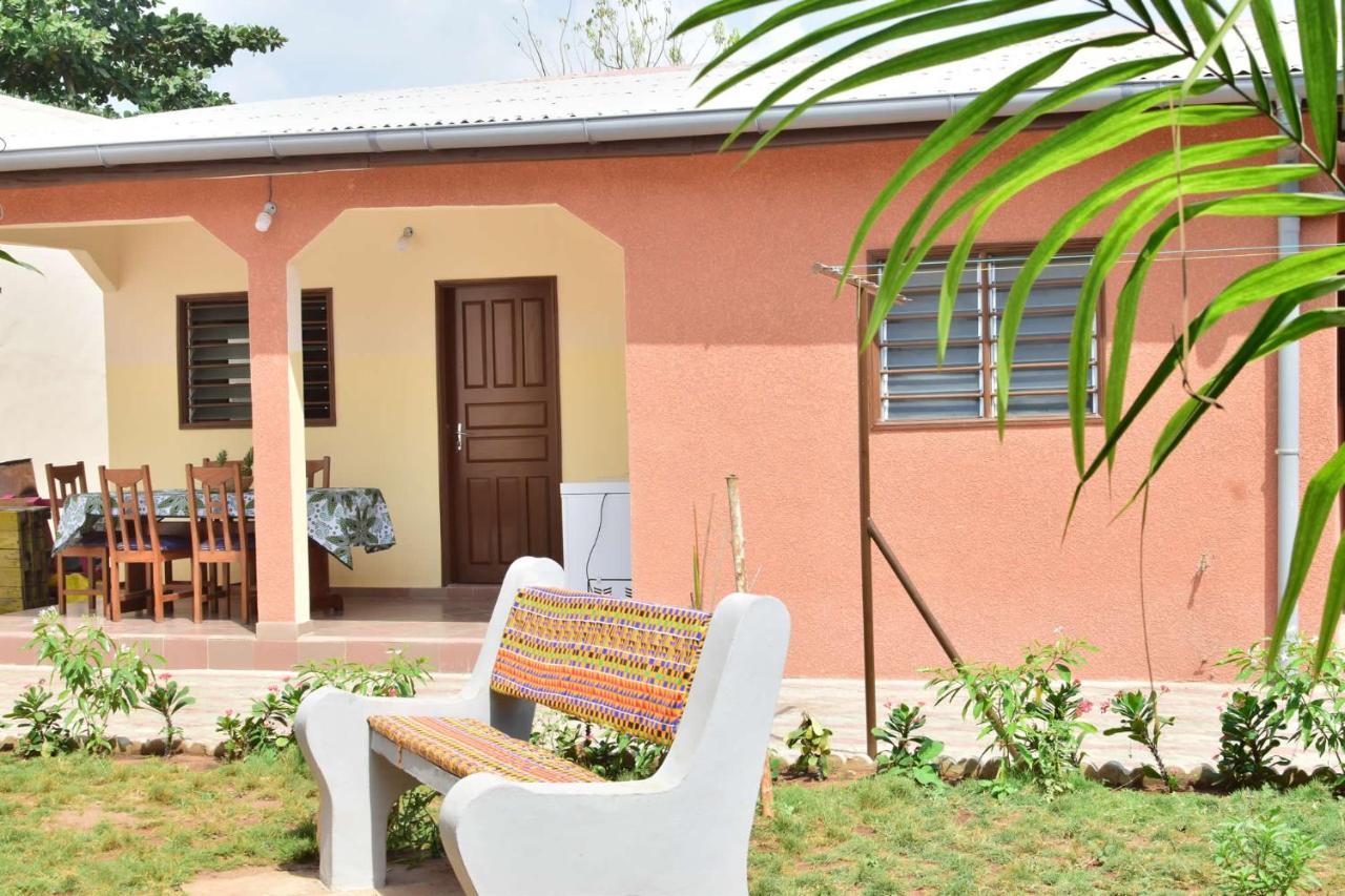 Akwa Guesthouse Котону Экстерьер фото