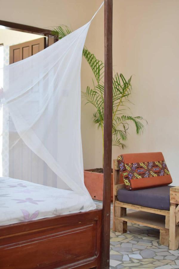 Akwa Guesthouse Котону Экстерьер фото