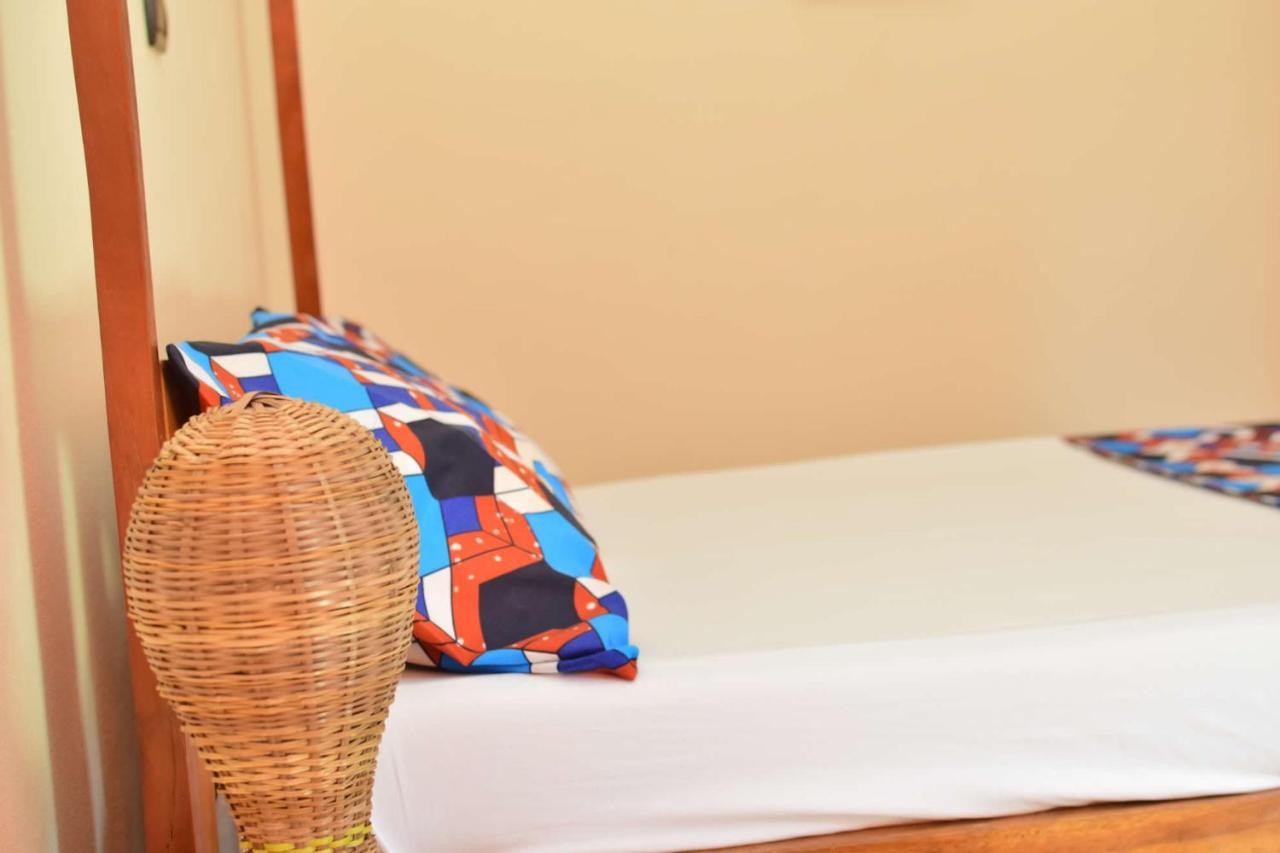 Akwa Guesthouse Котону Экстерьер фото