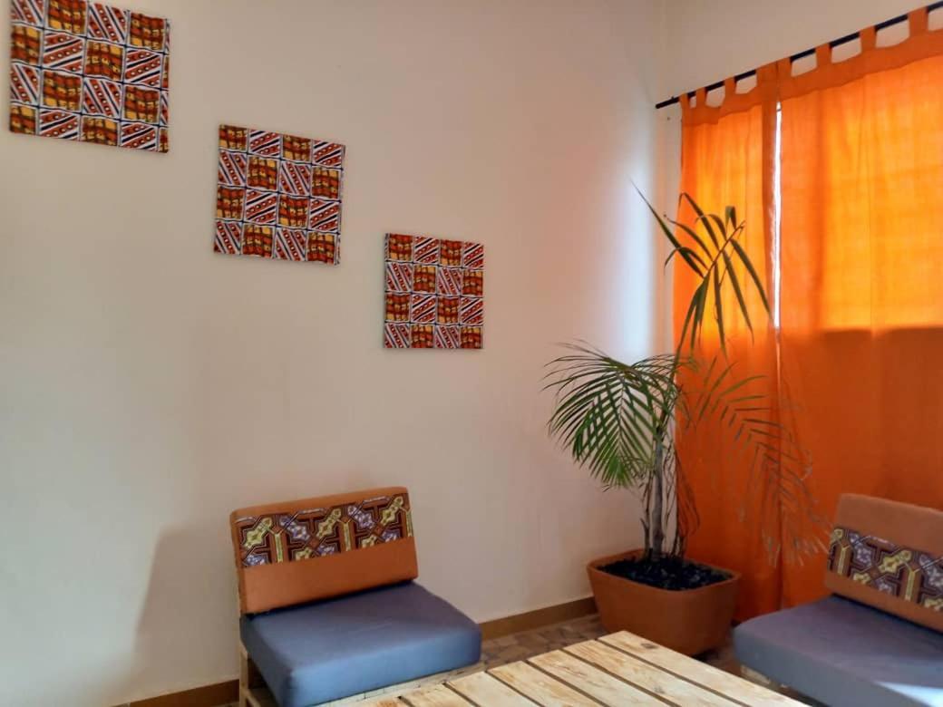 Akwa Guesthouse Котону Экстерьер фото