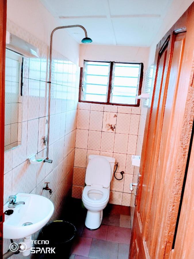 Akwa Guesthouse Котону Экстерьер фото
