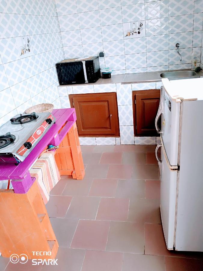 Akwa Guesthouse Котону Экстерьер фото