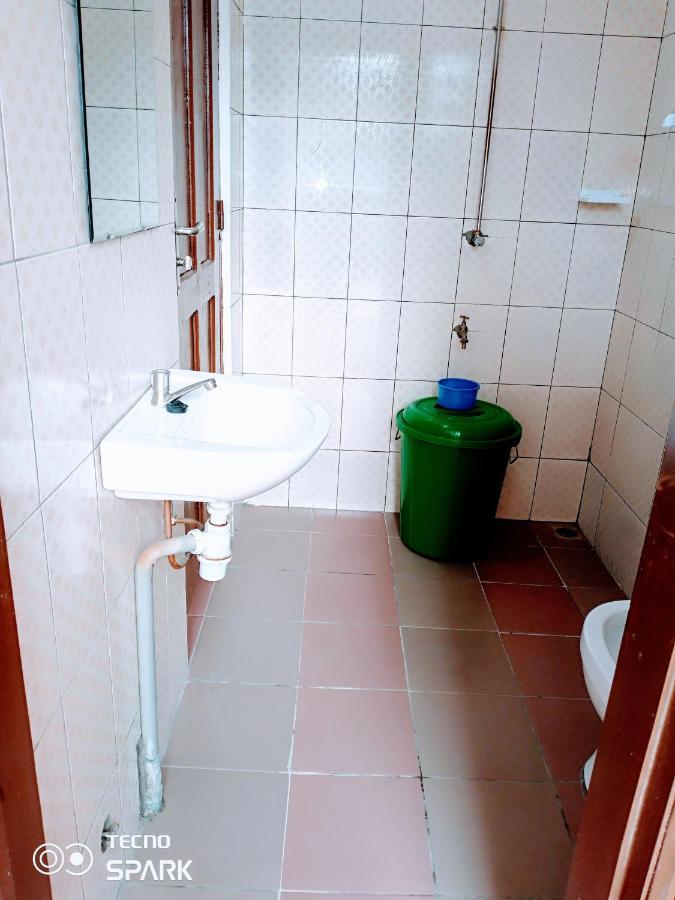 Akwa Guesthouse Котону Экстерьер фото