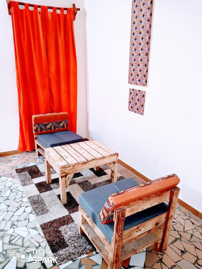 Akwa Guesthouse Котону Экстерьер фото