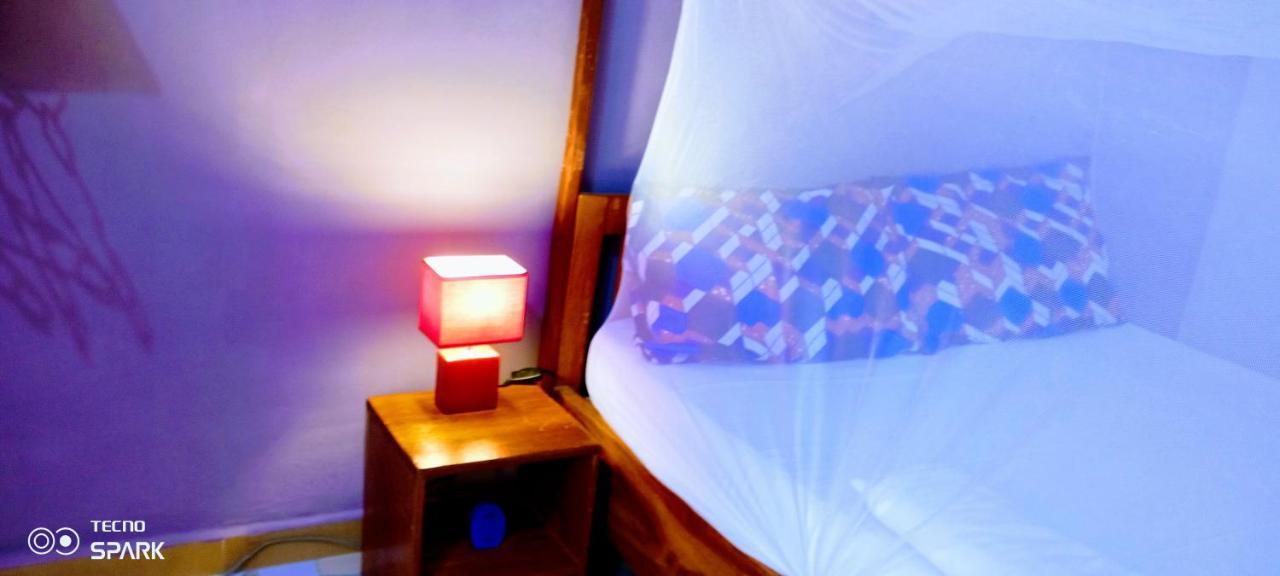Akwa Guesthouse Котону Экстерьер фото