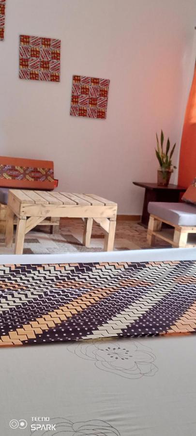 Akwa Guesthouse Котону Экстерьер фото