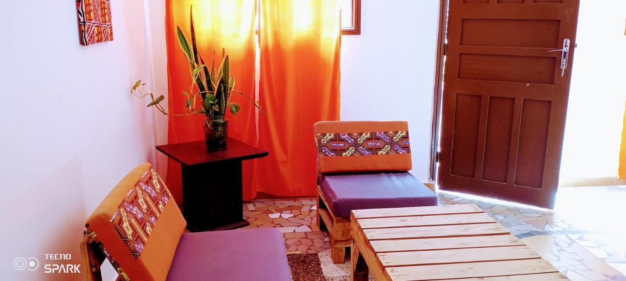 Akwa Guesthouse Котону Экстерьер фото