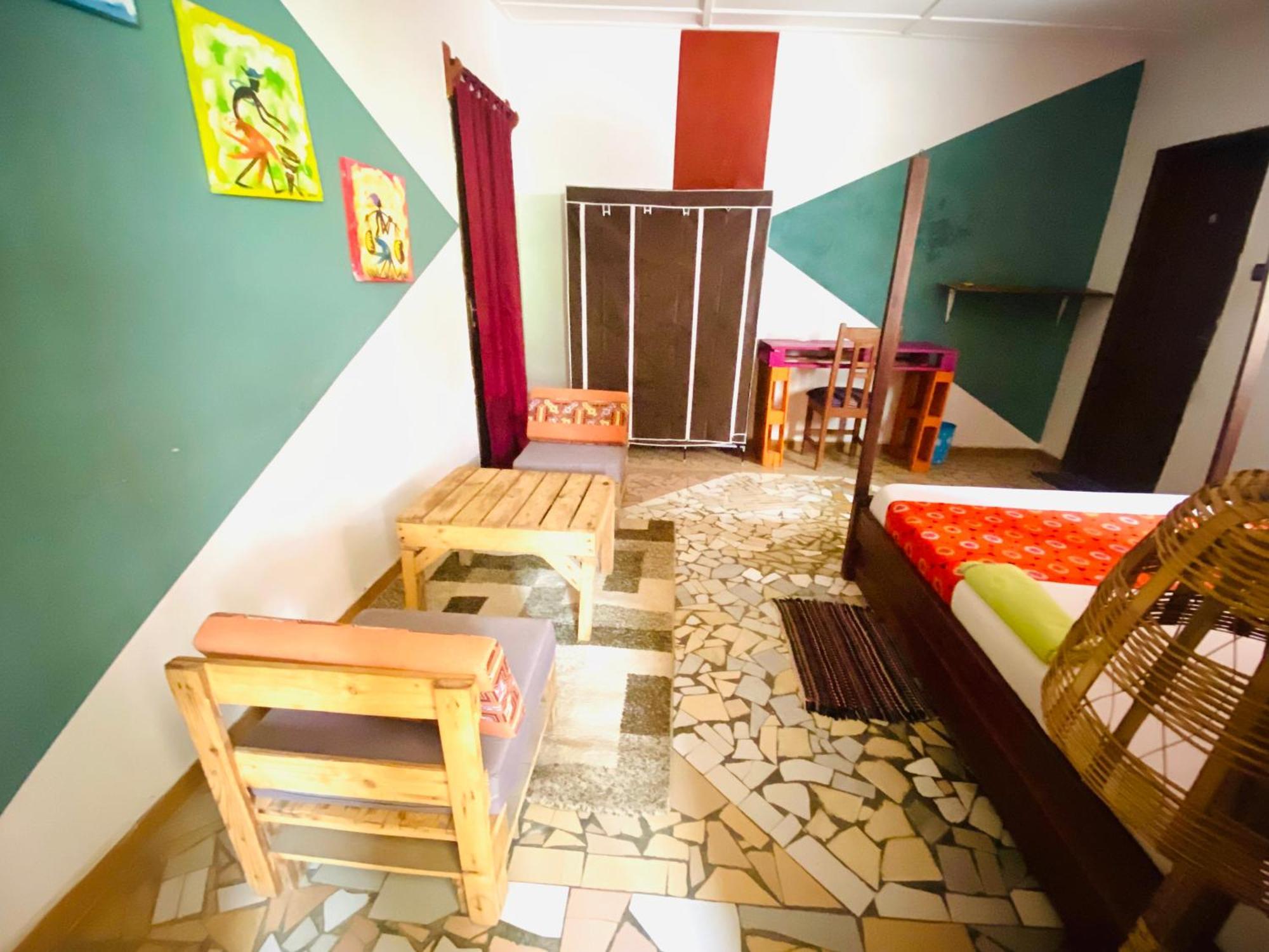 Akwa Guesthouse Котону Экстерьер фото