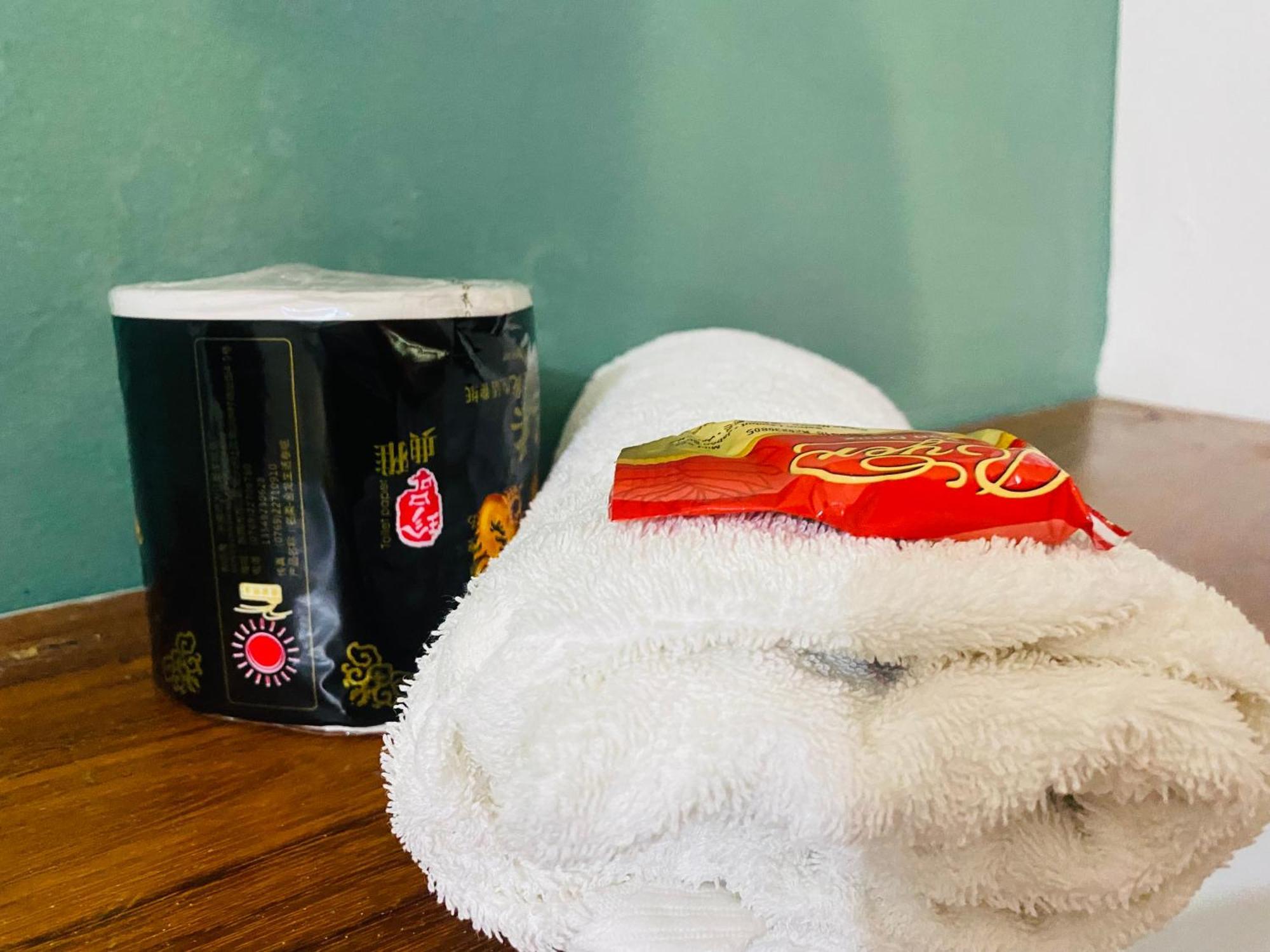 Akwa Guesthouse Котону Экстерьер фото